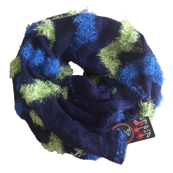 (NWT) Made of Me Women's Blue/Yellow Fuzzy Zig Zag Striped Scarf One Size - Picture 3 of 6